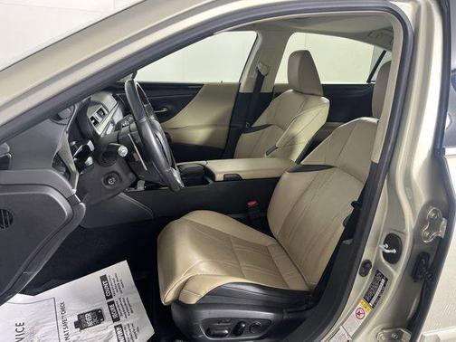 2019 Lexus ES 300h Luxury