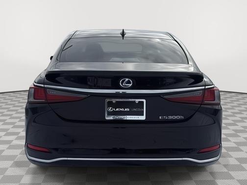 2021 Lexus ES 300h Base