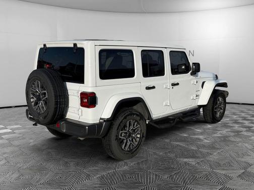 2024 Jeep Wrangler 4-Door Sahara 4x4