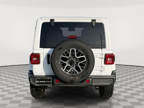 2024 Jeep Wrangler 4-Door Sahara 4x4