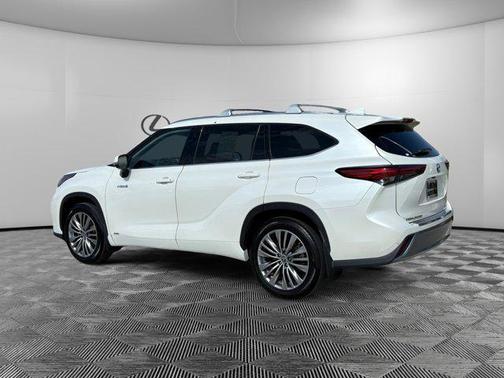 2021 Toyota Highlander Hybrid Platinum