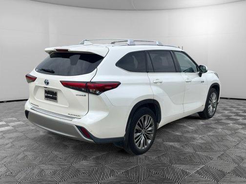 2021 Toyota Highlander Hybrid Platinum