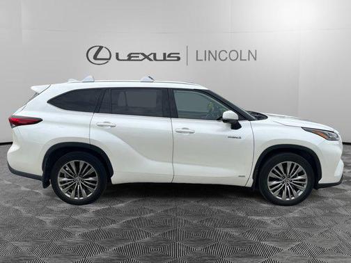 2021 Toyota Highlander Hybrid Platinum