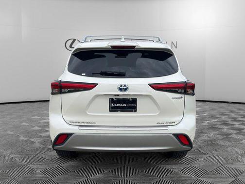 2021 Toyota Highlander Hybrid Platinum