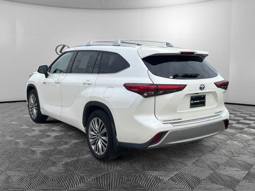 2021 Toyota Highlander Hybrid Platinum