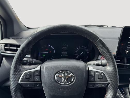 Ice Cap 2023 Toyota Sienna XSE 7 Passenger