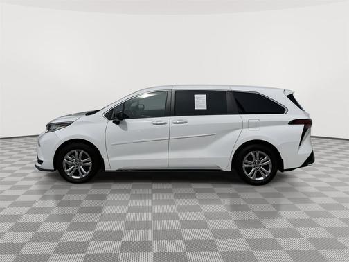 Ice Cap 2023 Toyota Sienna XSE 7 Passenger