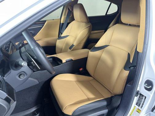 2025 Lexus ES 300h Base