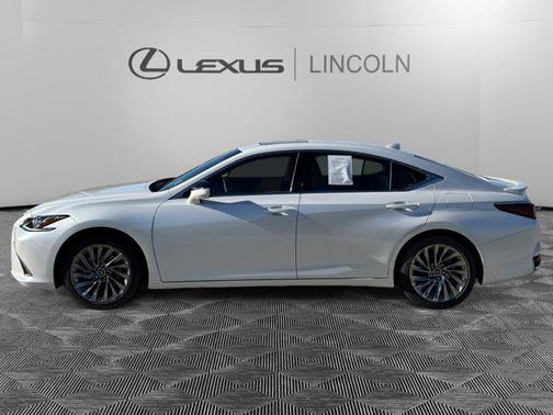 2025 Lexus ES 300h Luxury