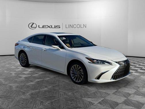 2025 Lexus ES 300h Luxury