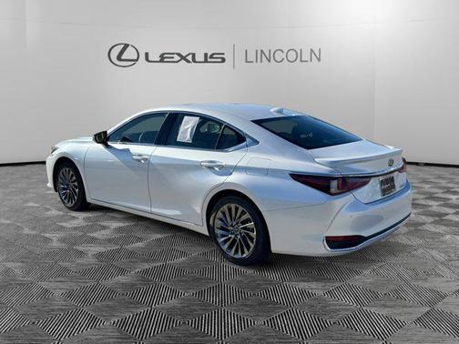 2025 Lexus ES 300h Luxury