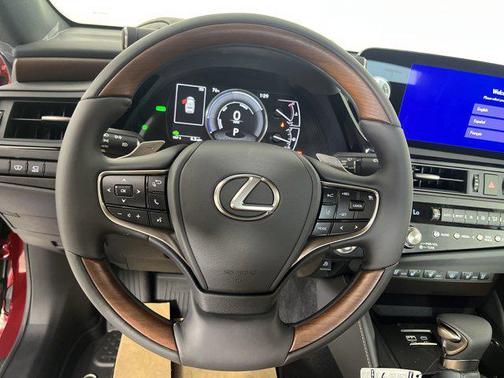 2025 Lexus ES 300h Luxury