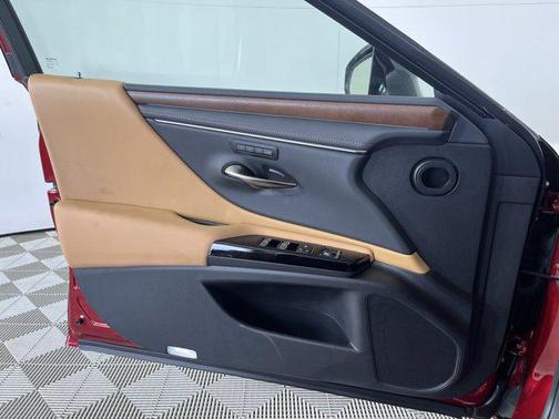 2025 Lexus ES 300h Luxury