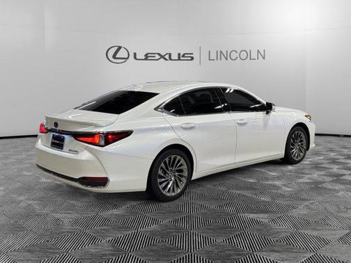 2025 Lexus ES 300h Ultra Luxury