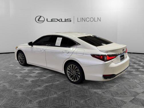 2025 Lexus ES 300h Ultra Luxury