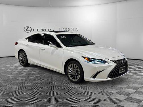 2025 Lexus ES 300h Ultra Luxury