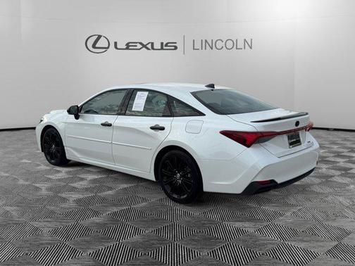 2022 Toyota Avalon Hybrid XSE