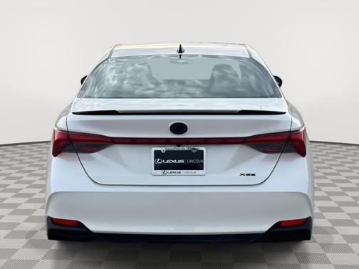 2022 Toyota Avalon Hybrid XSE