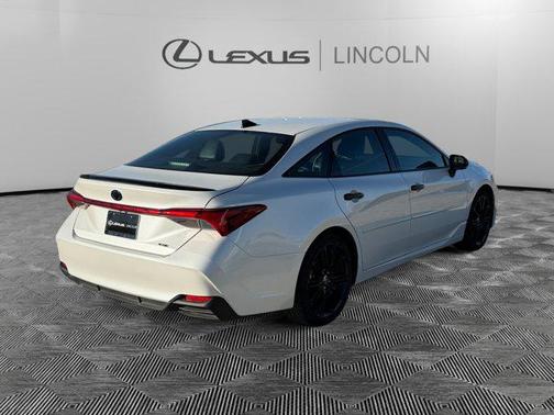 2022 Toyota Avalon Hybrid XSE