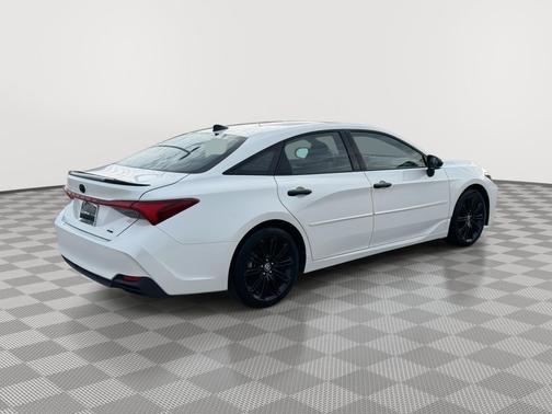 2022 Toyota Avalon Hybrid XSE