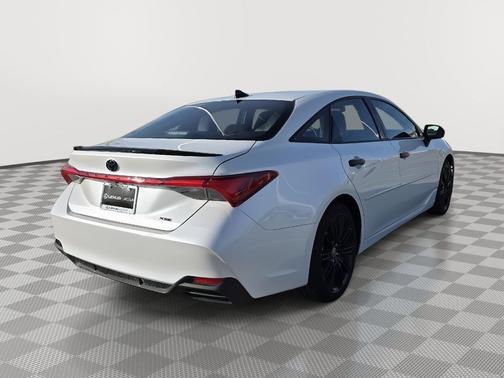 2022 Toyota Avalon Hybrid XSE