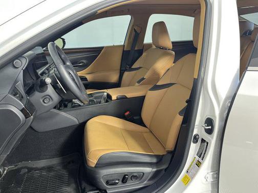 2022 Lexus ES 350 Base