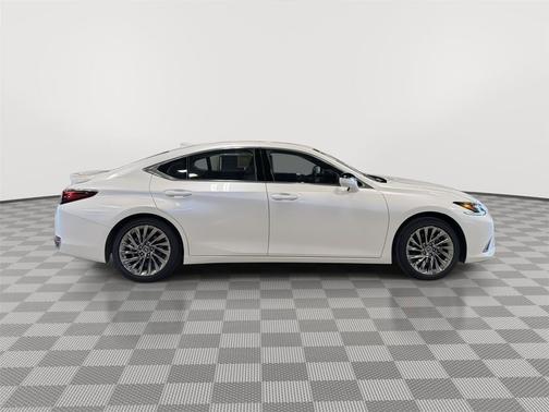 2024 Lexus ES 300h Ultra Luxury