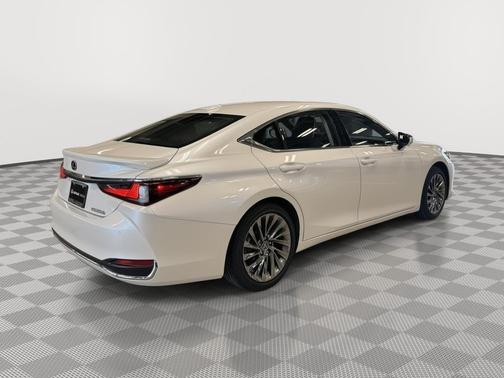 2024 Lexus ES 300h Ultra Luxury