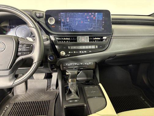 2022 Lexus ES 300h Ultra Luxury