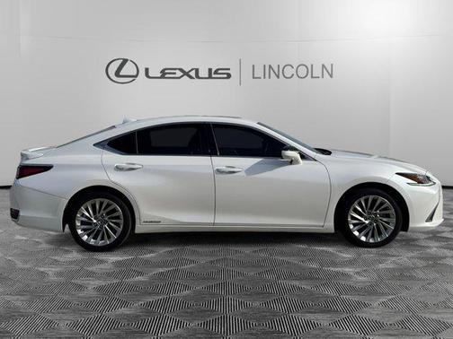 2020 Lexus ES 300h Luxury
