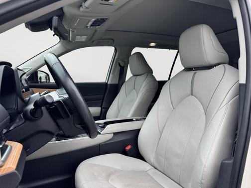 Coastal Cream 2024 Toyota Grand Highlander Platinum