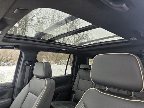 2024 GMC Yukon XL SLT