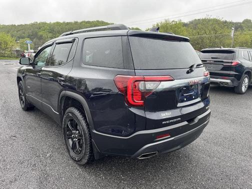 2022 GMC Acadia AT4