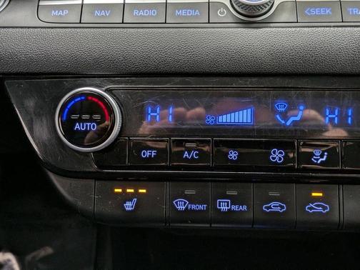 2022 Hyundai ELANTRA Limited