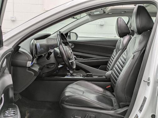 2022 Hyundai ELANTRA Limited