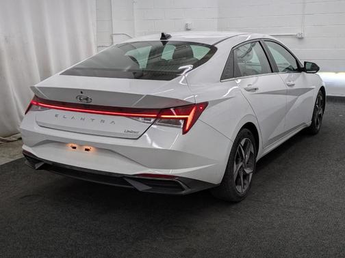 2022 Hyundai ELANTRA Limited