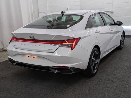 2022 Hyundai ELANTRA Limited