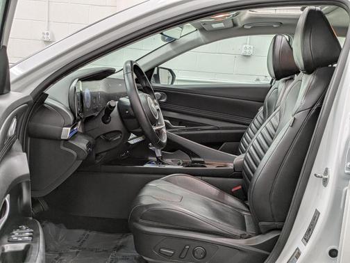 2022 Hyundai ELANTRA Limited