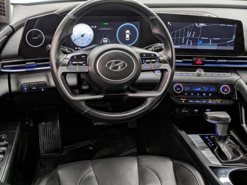 2022 Hyundai ELANTRA Limited