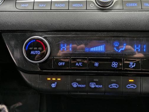 2022 Hyundai ELANTRA Limited