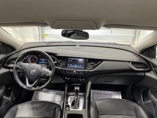 2018 Buick Regal TourX Essence
