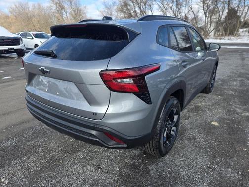 Sterling Gray Metallic 2026 Chevrolet Trax LT