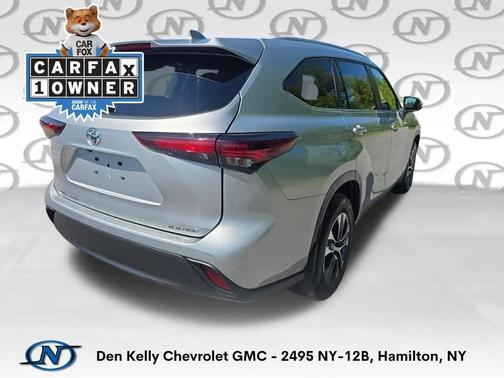 Celestial Silver Metallic 2024 Toyota Highlander XLE