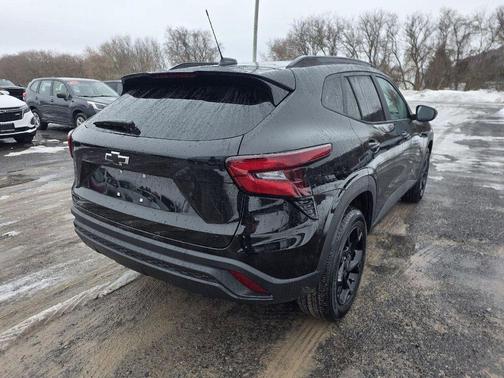 Mosaic Black Metallic 2026 Chevrolet Trax LT