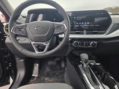 Mosaic Black Metallic 2026 Chevrolet Trax LT