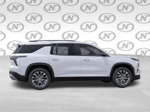 Summit White 2026 Chevrolet Traverse LT