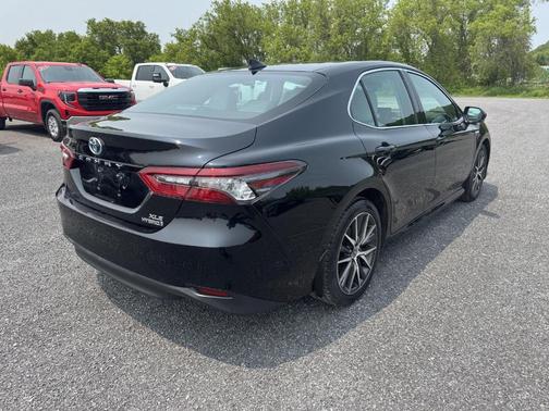 2021 Toyota Camry Hybrid XLE