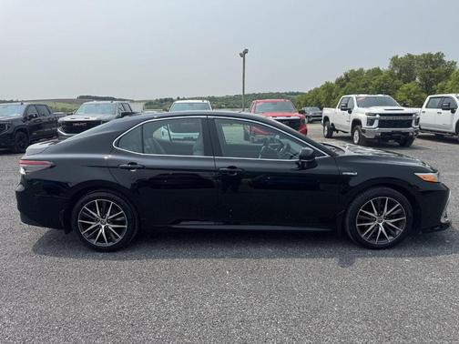 2021 Toyota Camry Hybrid XLE