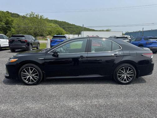2021 Toyota Camry Hybrid XLE