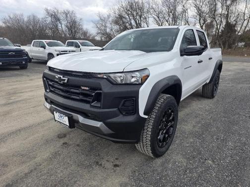 Summit White 2026 Chevrolet Colorado Trail Boss Truck